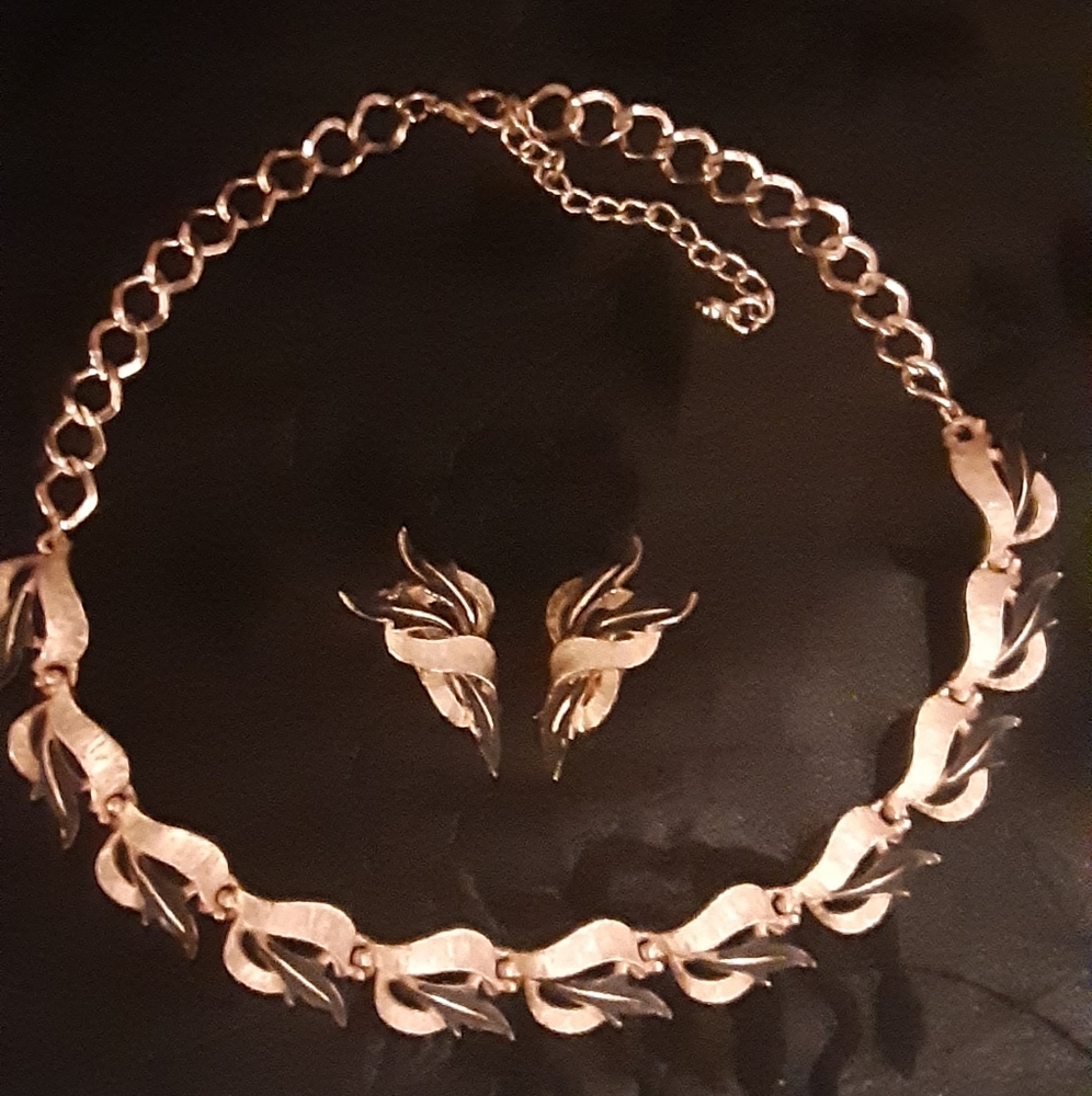 1955 GOLD & BLACK LEAF LINKS w/ Matching Earrings DEMI-PARURE